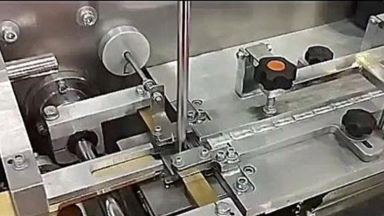 دستگاه فویل پیچ شکلات B242 در تبریز دستگاه فویل پیچ شکلات B242 در تبریز